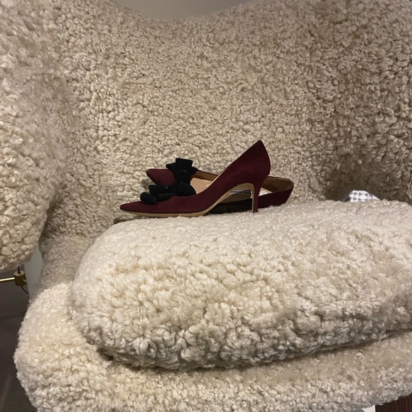 Manolo Burgundy Swede heels with black bow - Picture 3 of 11